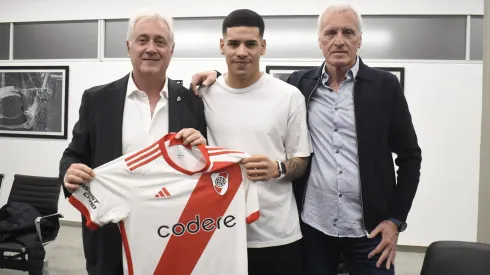 El juvenil del millonario renovó su contrato.