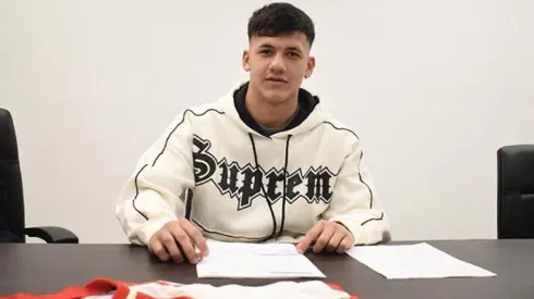 Juan Cruz Meza firmó su primer contrato profesional.
