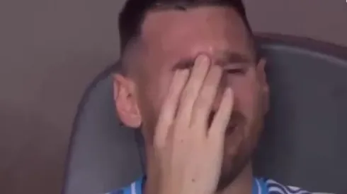 Messi, llorando tras salir lesionado (Captura TV).