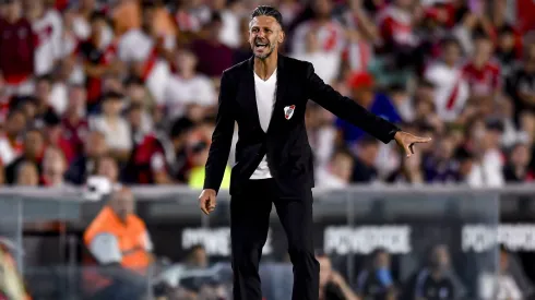 En medio de las críticas, Demichelis insiste por la llegada de un volante.