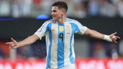 Julián Álvarez podría irse de Manchester City.