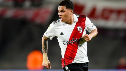 Juanfer ya no jugará en River y regresó a su país natal.
