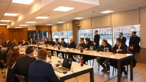 Reunión clave con AFA y Conmebol para definir la sede de la final de la Copa Libertadores.