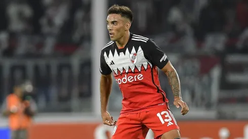 Enzo Díaz tuvo un muy flojo rendimiento ante Talleres. Foto: Getty.