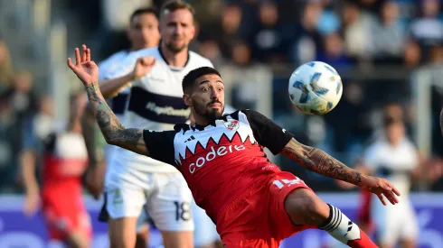 Manuel Lanzini frente a Gimnasia.