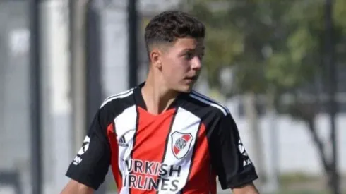 Bastian Demichelis en acción con los colores de River.