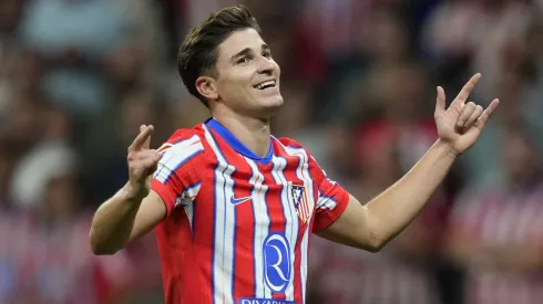 Julián Álvarez recibió la nueva camiseta de River.