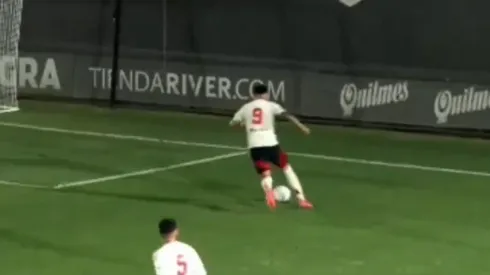 Golazo de Ruberto en Reserva.