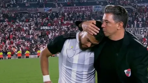 El abrazo de Marcelo Gallardo a Paulo Díaz tras la eliminación de River de la Copa Libertadores 2024.