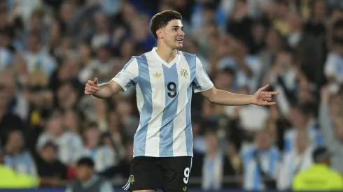 Julián festeja el primero de Argentina con dedicatoria a Lautaro Martínez. Foto: Getty.