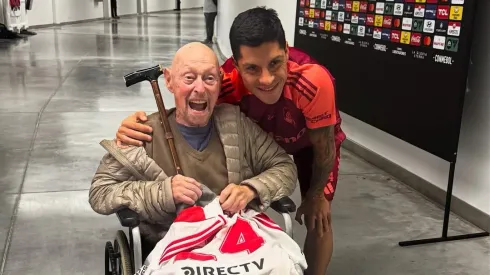 Enzo Pérez recibió a un hincha de Millonario en silla de ruedas.