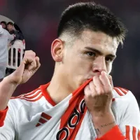 El Diablito Echeverri firmó camisetas de River y se sacó fotos con los hinchas en el Monumental