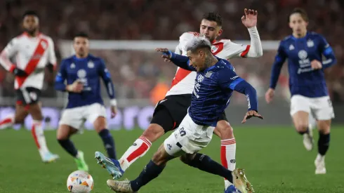 Los hinchas de River valoran el juego físico de Portillo.