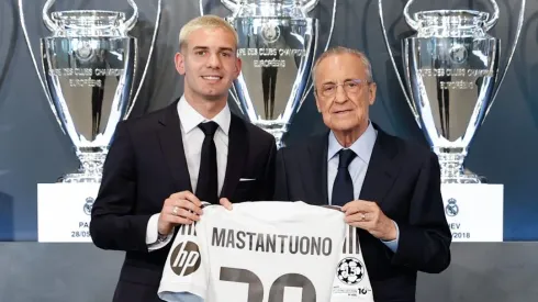 Mastantuono junto a Florentino Pérez.