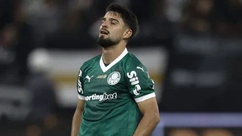 Flaco López la rompe en Palmeiras pero le cuestionaron temas extrafutbolísticos.