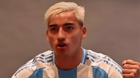 El delantero entrena junto a la Sub-20 de Placente.