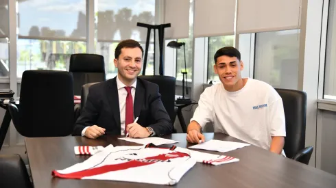 Lencina puso la firma en River.