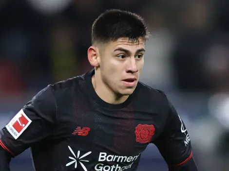 Mientras se define su futuro: Echeverri no fue convocado en Bayer Leverkusen