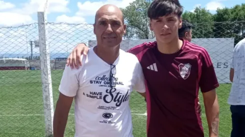 Valentín brazado con su padre Mario, uno de los pilares de su vida cotidiana y deportiva