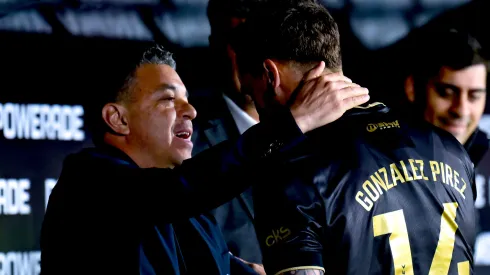 El saludo entre Gallardo y González Pírez en la victoria de River contra Estudiantes por el Clausura.