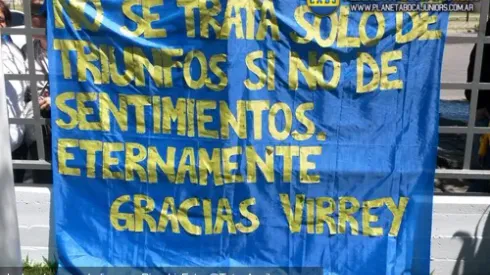 Bandera en apoyo a Bianchi en Casa Amarilla