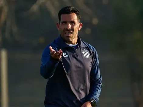 El difícil momento de Carlos Tevez como entrenador, tras ser silbado e insultado: "Si nos volvemos locos..."