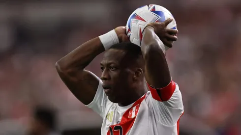 Luis Advíncula en la Selección de Perú