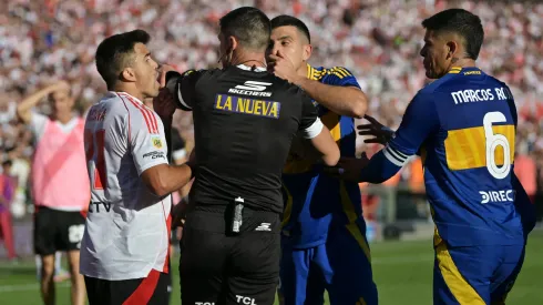 Tres árbitros, entre las opciones para el Superclásico.