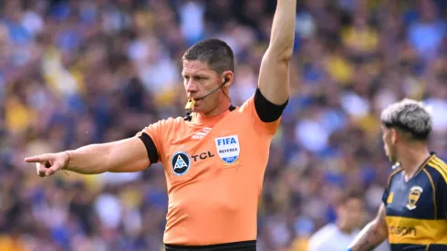 El árbitro rompió el silencio y generó enojo en River.