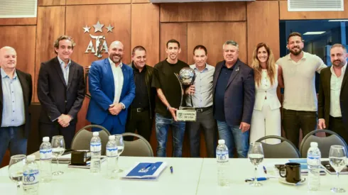 Rosario Central recibió un trofeo como el mejor de la temporada.