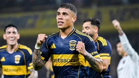 El defensor se entrena fuera del club para mejorar físicamente.