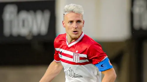 El volante volvió a referirse a su futuro en medio de la pelea entre Boca y Racing.