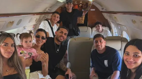 Paredes se mostró en un viaje junto a otros futbolistas.