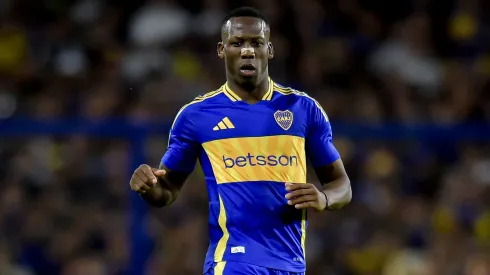 Advíncula planea irse de Boca.