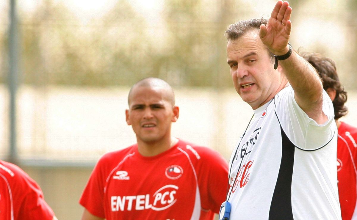 “Aprendí a quererlo”: Marcelo Bielsa deja emotivo mensaje a Humberto Suazo por su retiro