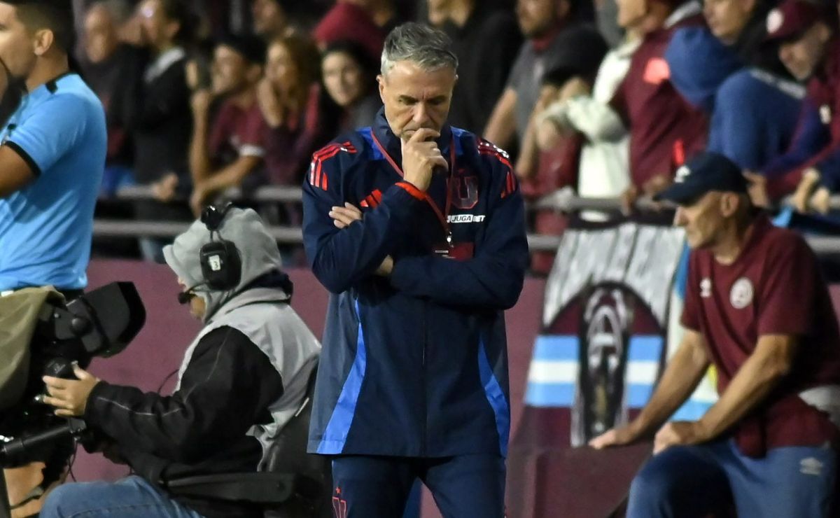 La reacción de Gustavo Álvarez a la mano en el gol contra la U y la roja no cobrada a Lanús