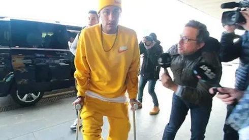 Neymar ante el acoso de la prensa española