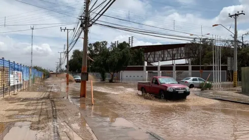 Desborde del Río Loa llega al estadio de Calama.