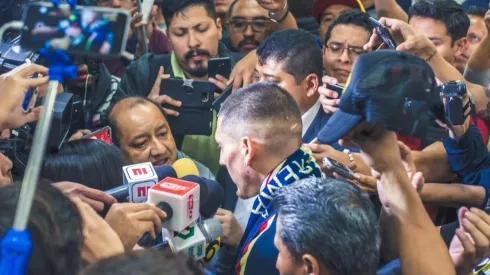 Castillo fue recibido por un mar de gente