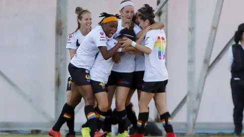 4 jugadoras chilenas firmarán contrato profesional