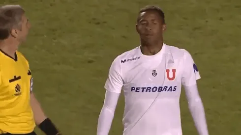 Torres lamentándose por su gol fallado