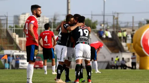 Palestino celebrando uno de sus goles ante Huachipato, disputado en el estadio de La Cisterna.