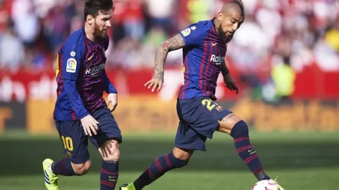 Arturo Vidal y Lio Messi contra Sevilla.