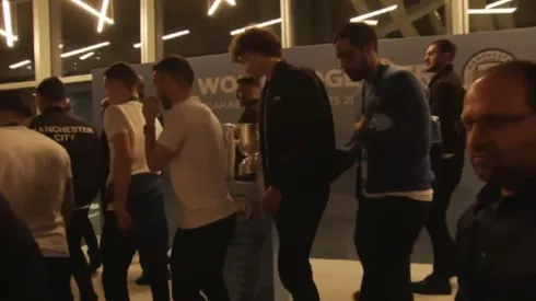 Bravo estuvo en la fiesta de celebración del Man City, pero no tocó la copa