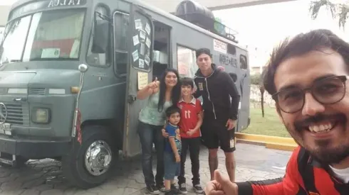 Vargas con los chilenos a los que ayudó en México