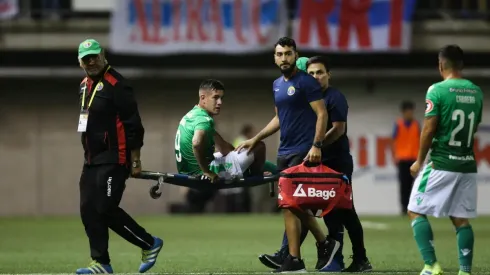 Rodrigo Holgado se torció un tobillo y debió salir