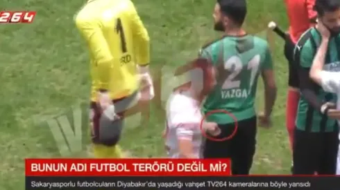 Jugador turco saltó a la cancha con un cuchillo