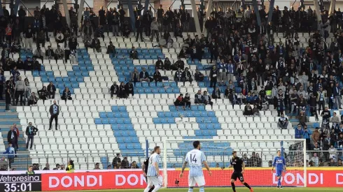 Hinchas del SPAL se retiran del estadio indignados por el VAR