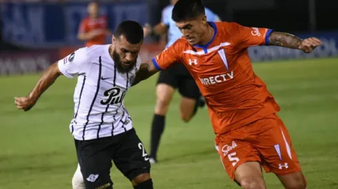 Duro partido en el Defensores el Chaco