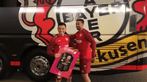 Charles Aránguiz y su carta de FIFA